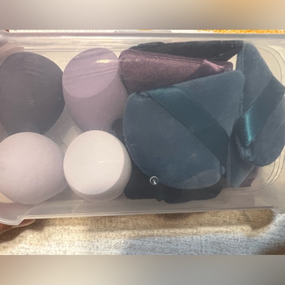 BRAND NEW! Brush set , blending sponges & powder puffs - Picture 2 of 2